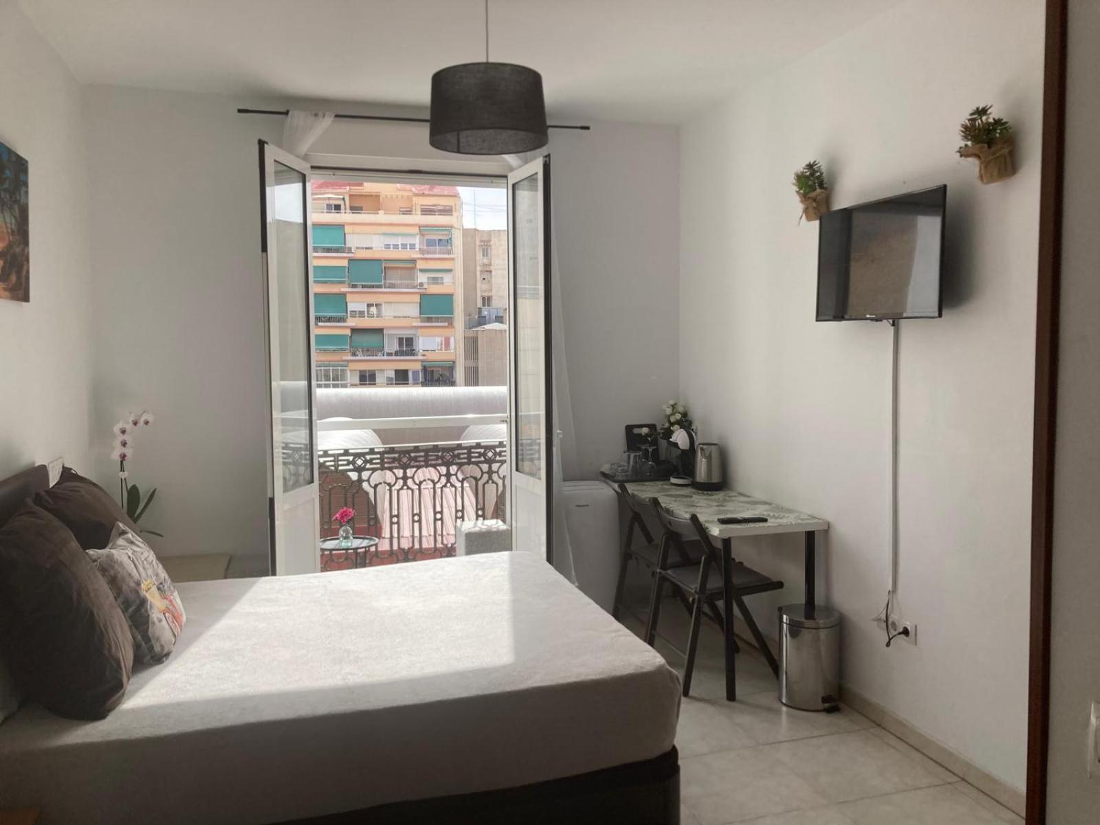 Room With Private Bathroom And Balcony Nearby The Mercado Central, Center And Beach Alicante Buitenkant foto